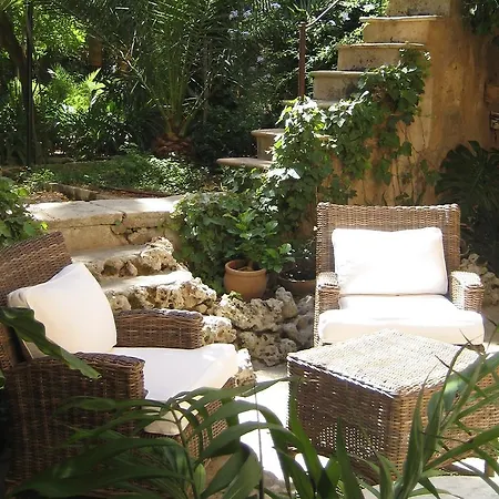 Raims Bed & Breakfast 4*
